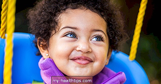 क्या सभी शिशुओं का जन्म नीली आँखों से होता है?