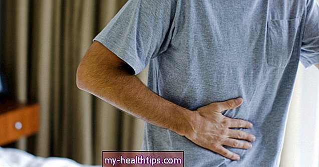 Hvad forårsager smerterne under mine ribben i den højre øvre kvadrant i min mave?