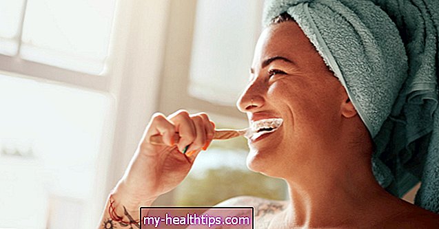 Hvad man skal vide om børstning af tænderne med bagepulver