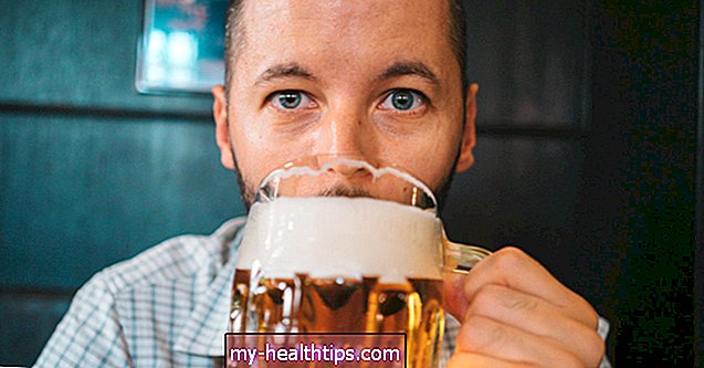 Hvorfor får du hikke, når du drikker (og hvordan man stopper dem)