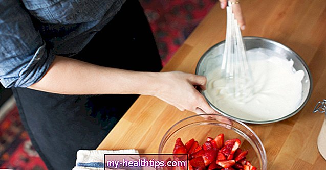 Kaip pasigaminti plakto grietinėlės su pienu (arba be pieno produktų)